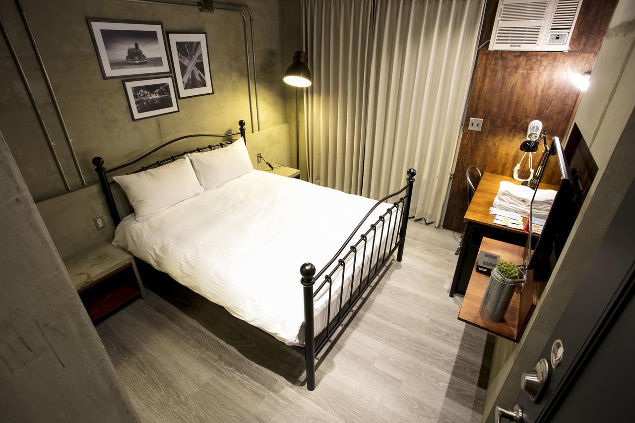 Loft Hostel Fengjia Тайчжун Екстер'єр фото