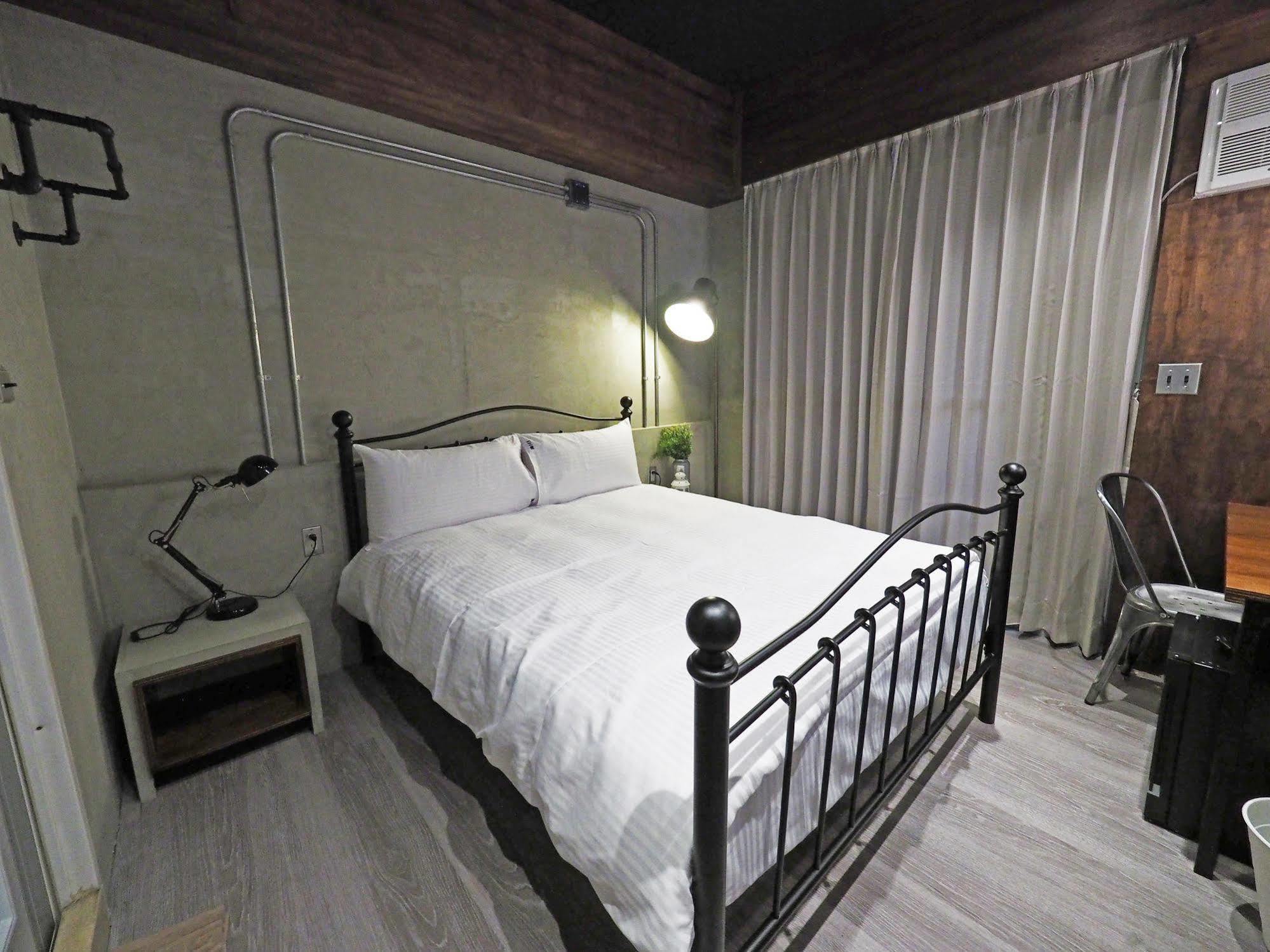 Loft Hostel Fengjia Тайчжун Екстер'єр фото