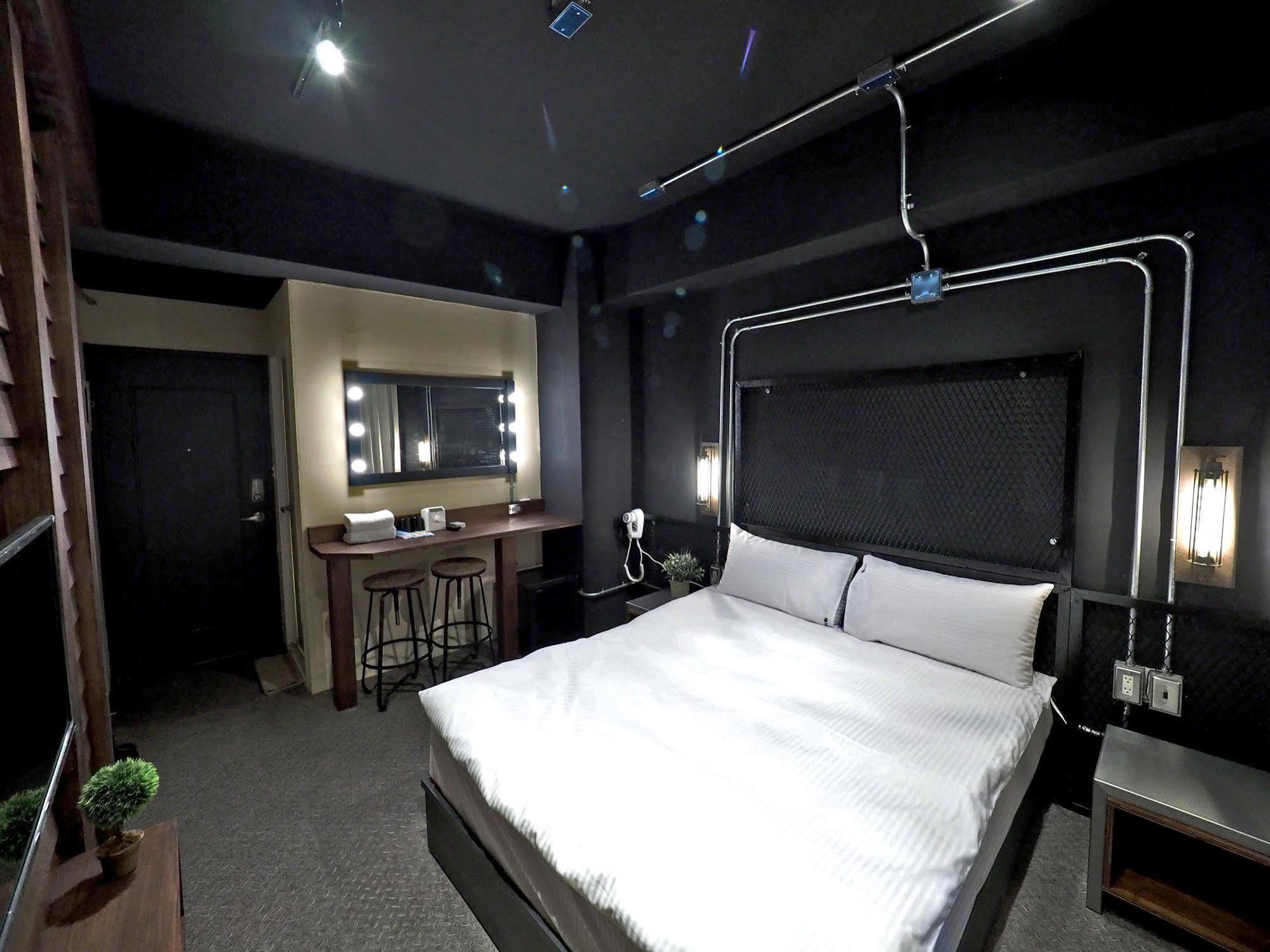 Loft Hostel Fengjia Тайчжун Екстер'єр фото