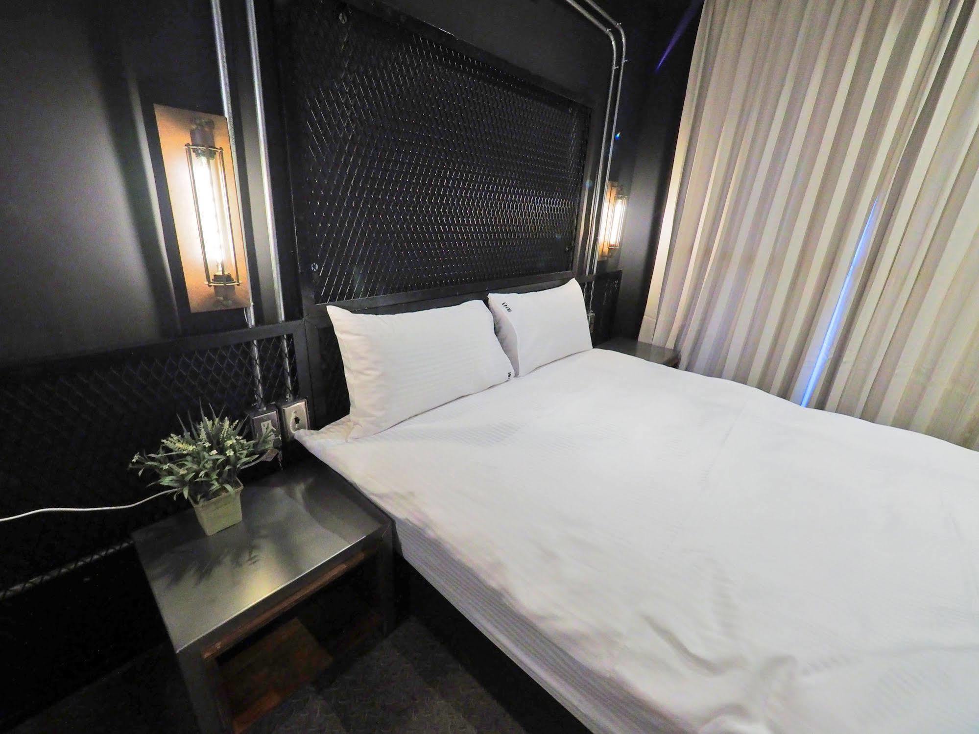 Loft Hostel Fengjia Тайчжун Екстер'єр фото