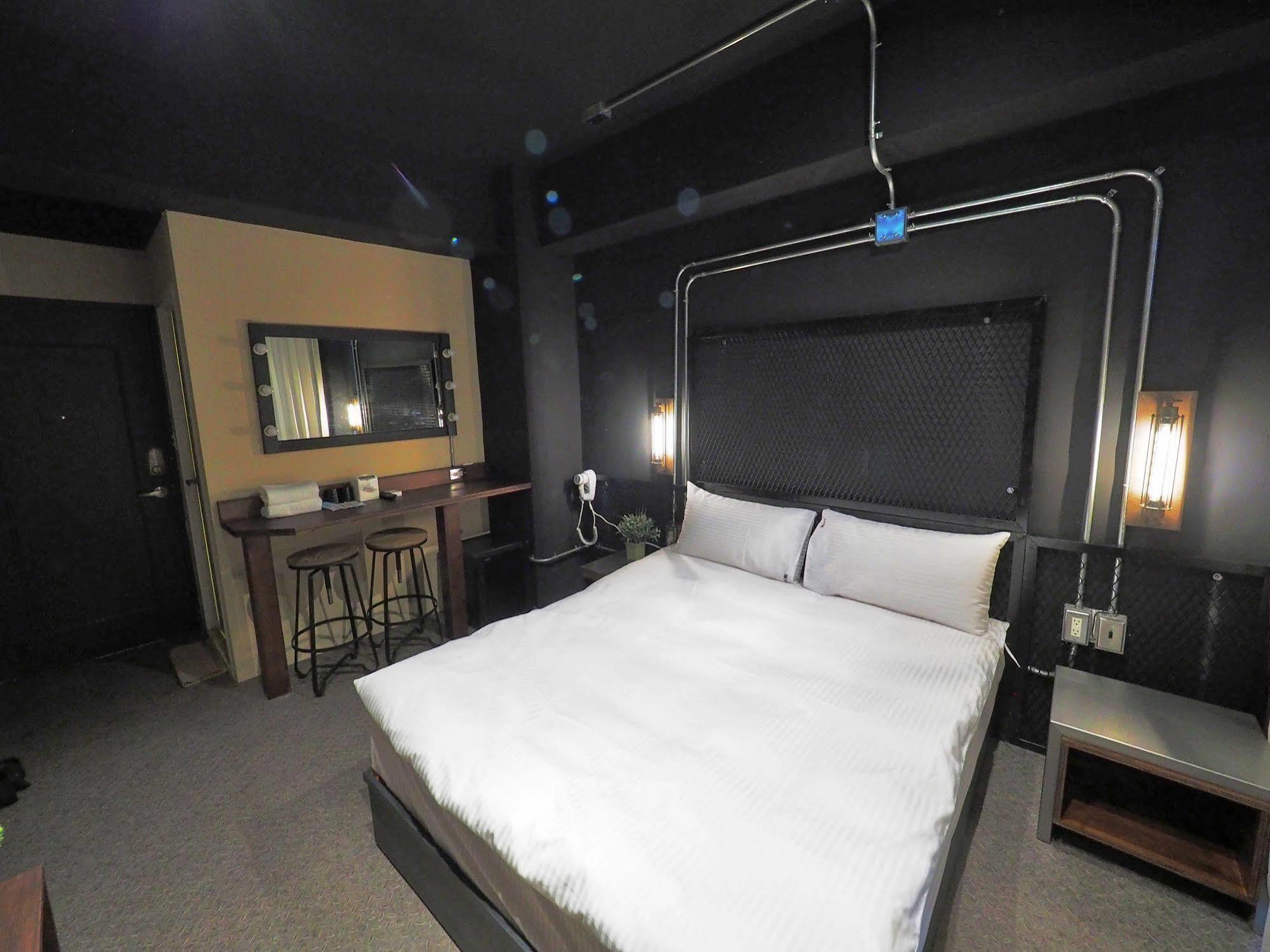 Loft Hostel Fengjia Тайчжун Екстер'єр фото