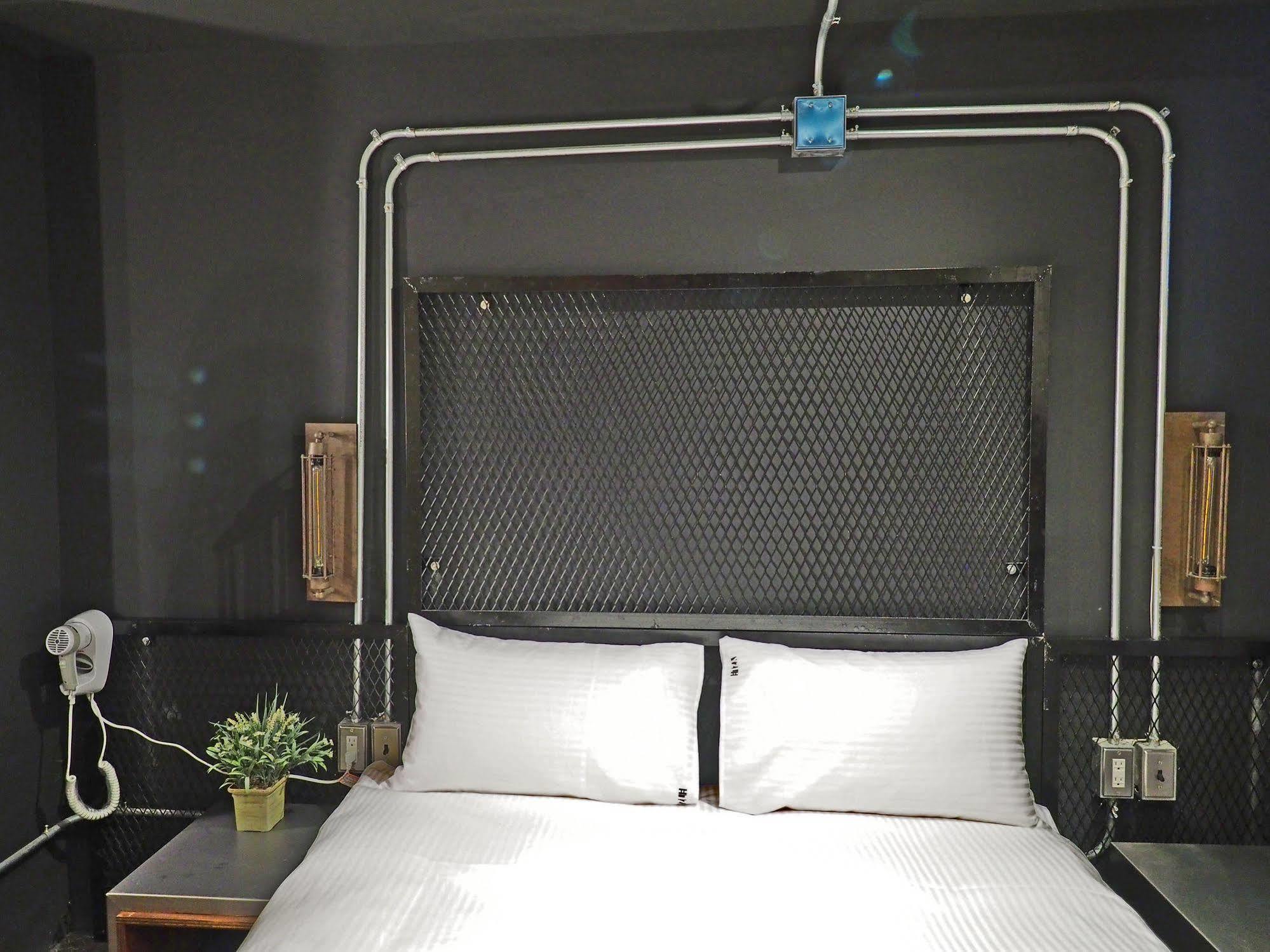Loft Hostel Fengjia Тайчжун Екстер'єр фото